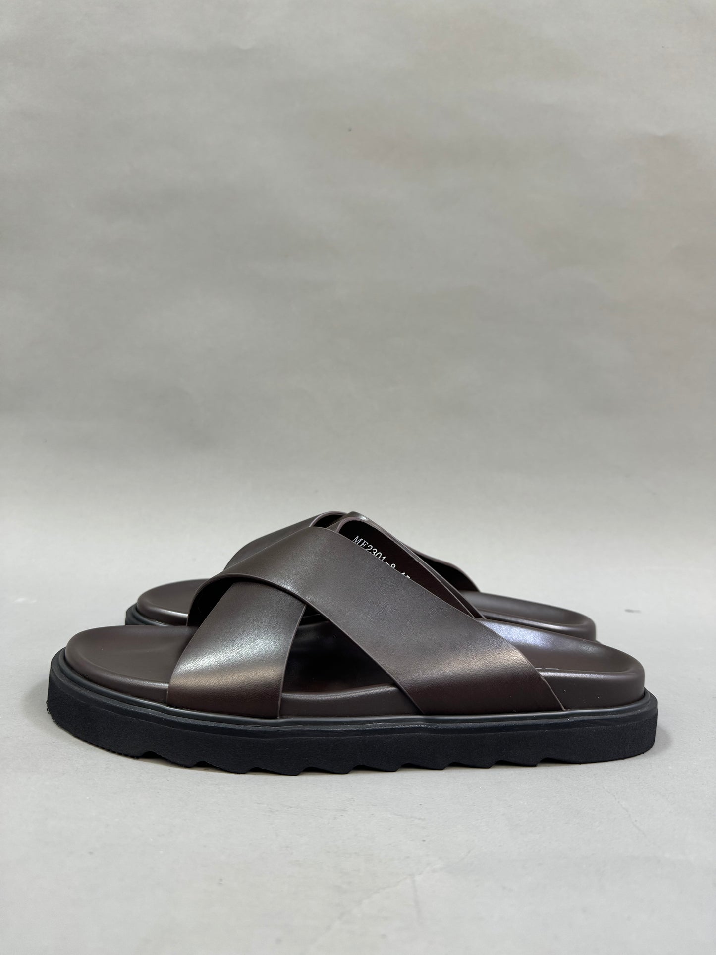 ZEDEK CRISS CROSS SLIDES IN
BROWN(comes in a box)