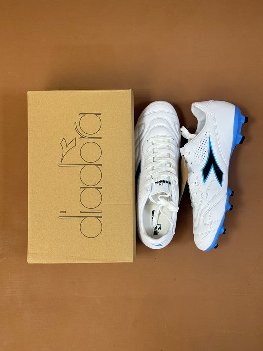 Diadora soccer boots white