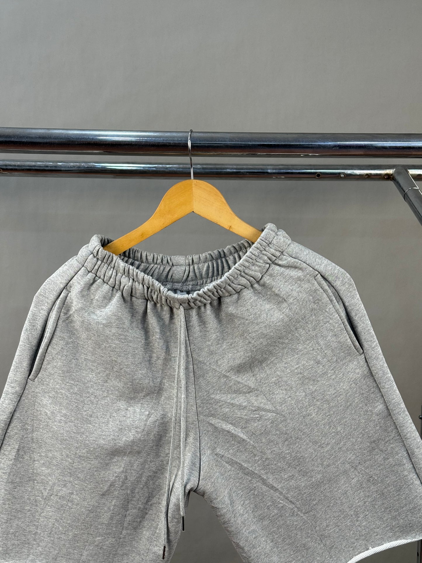 Baseless sweatshort grey