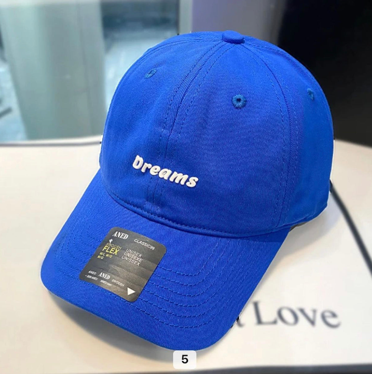 Dreams hat in blue