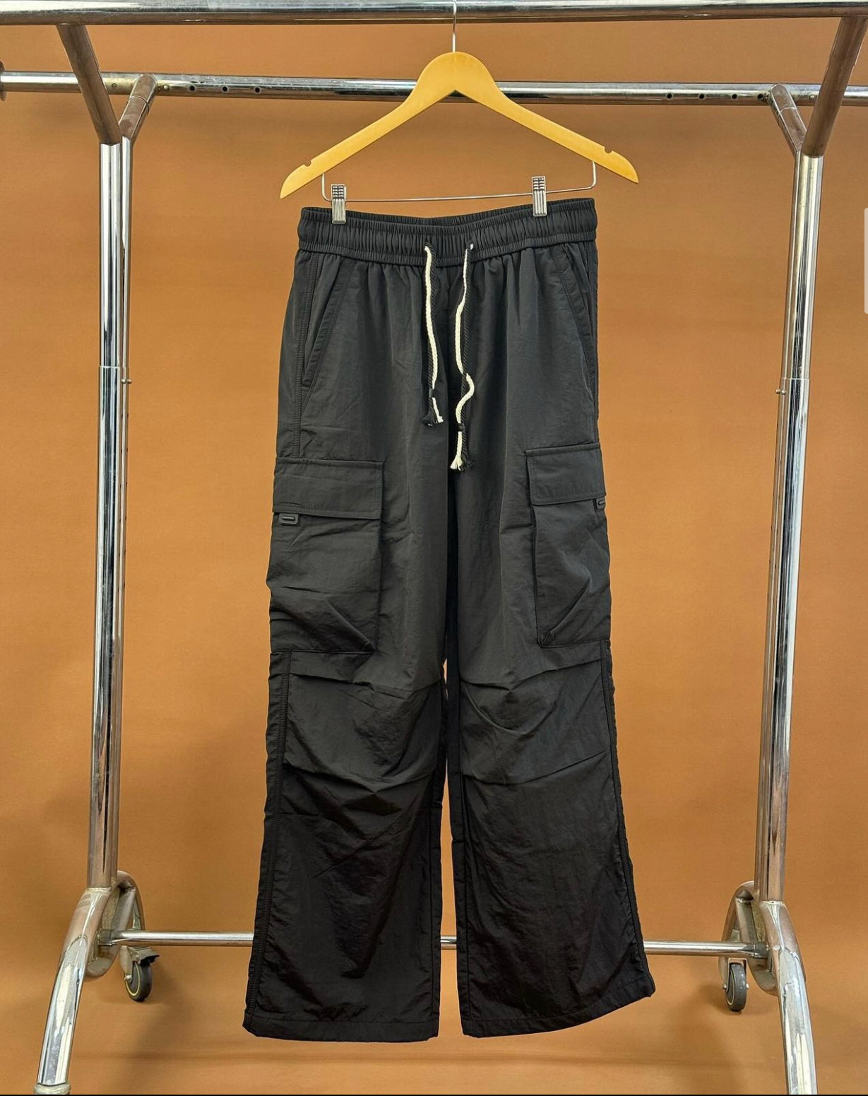 Baggy parachute combat pant in black