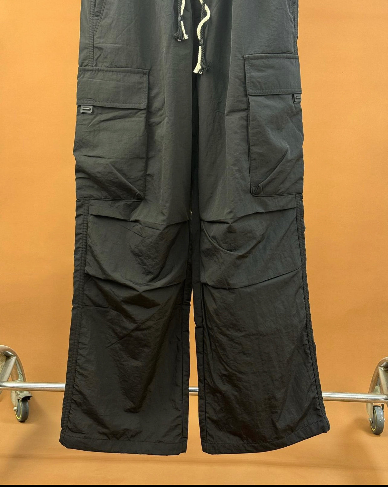 Baggy parachute combat pant in black