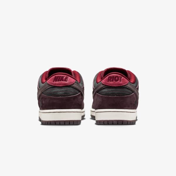 Nike Dunk QS Riot Sneakers