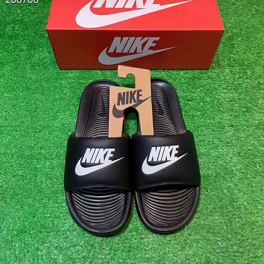 Nike victori slide black and white