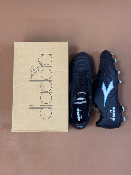 Diadora soccer boots in black