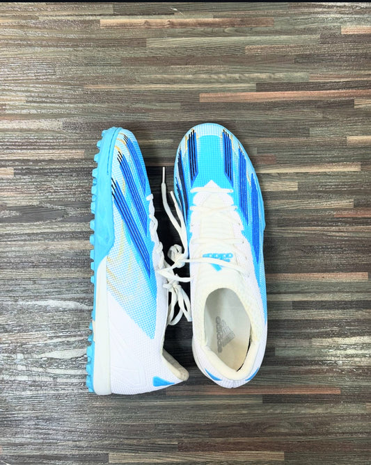 Studless football boot