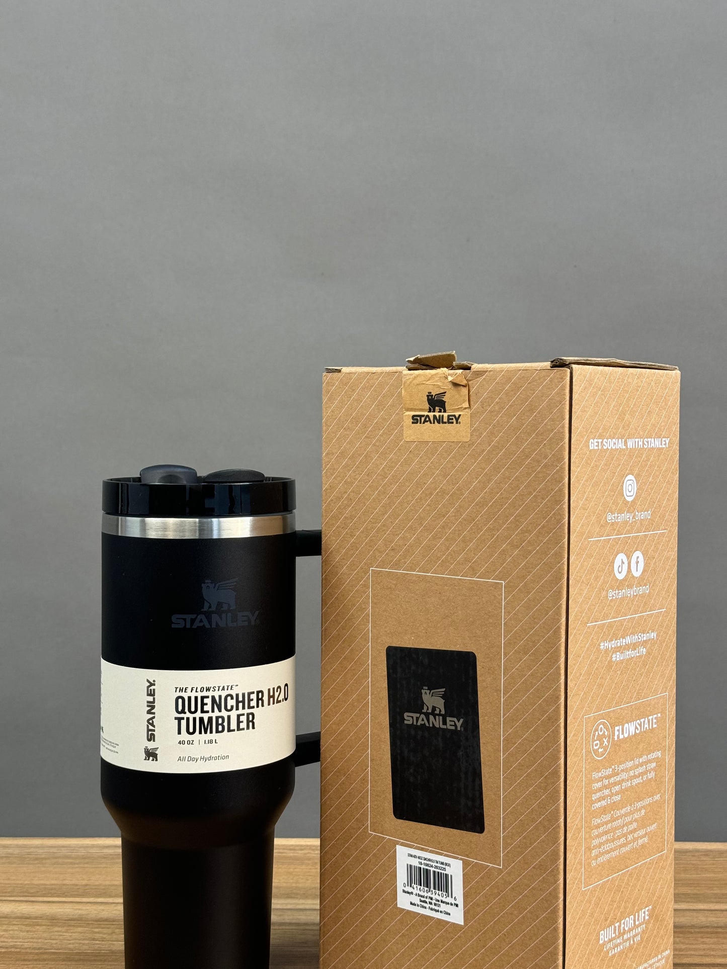 Quencher tumbler in black
40.0Z /1.14L
All day hydration