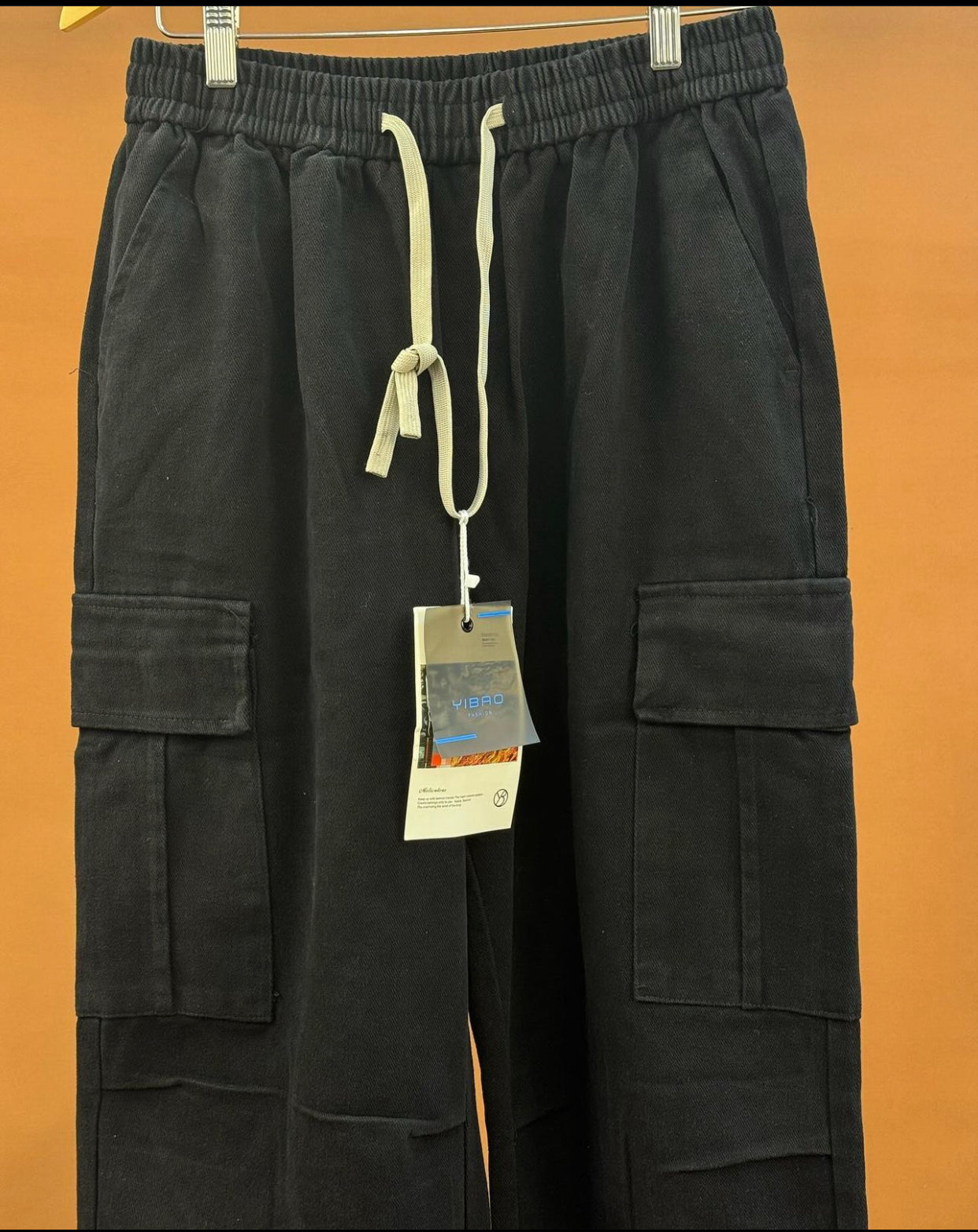 Yibao cargo pants in black