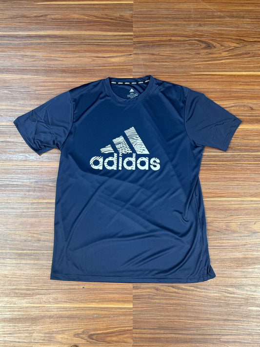 Adidas sport top 1033
Size:xl
Price:9000