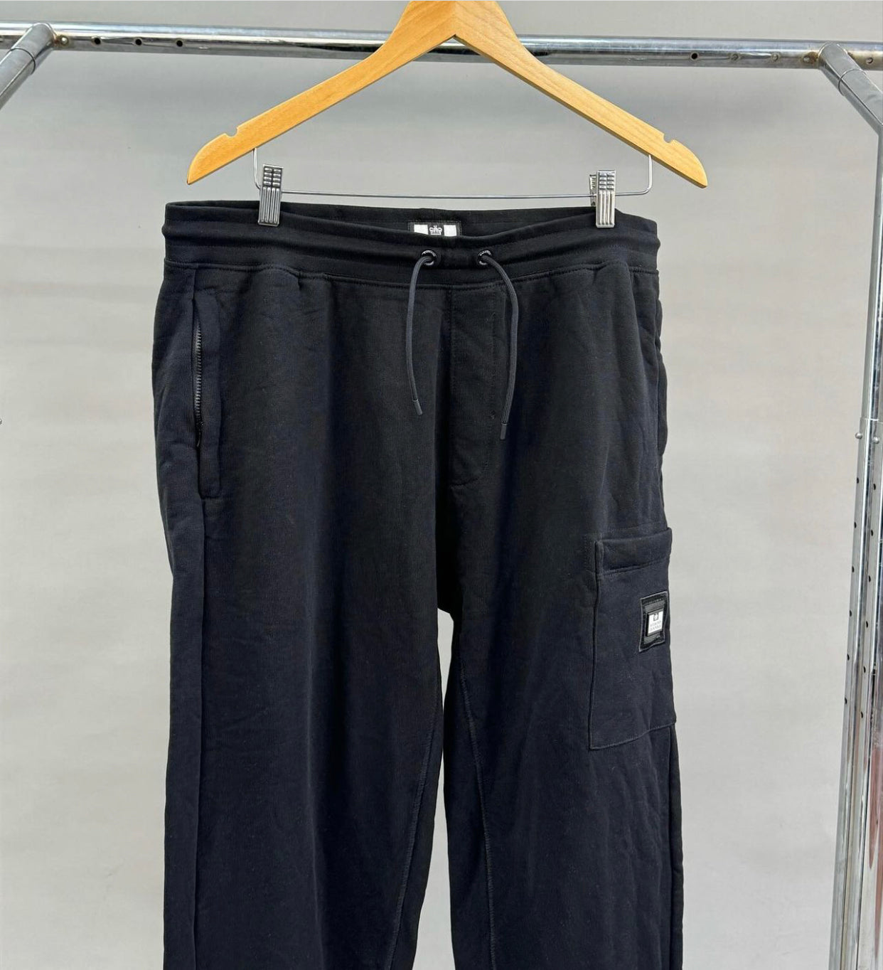Weekend offender jogger pant in black