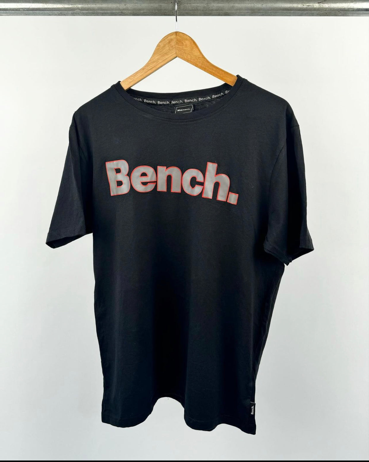 Bench tee