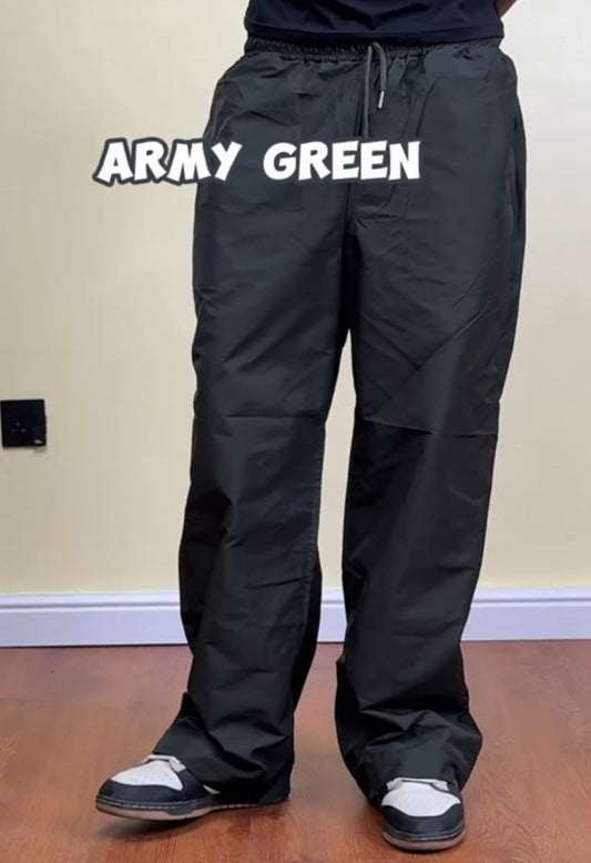 Plain Track pant in Army Green