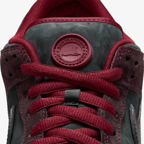 Nike Dunk QS Riot Sneakers