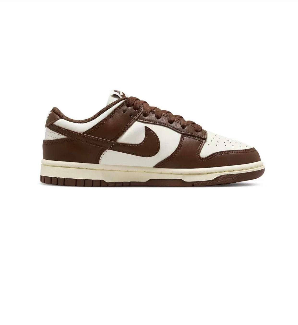 Nike Dunk Low Trainers in Chocolate