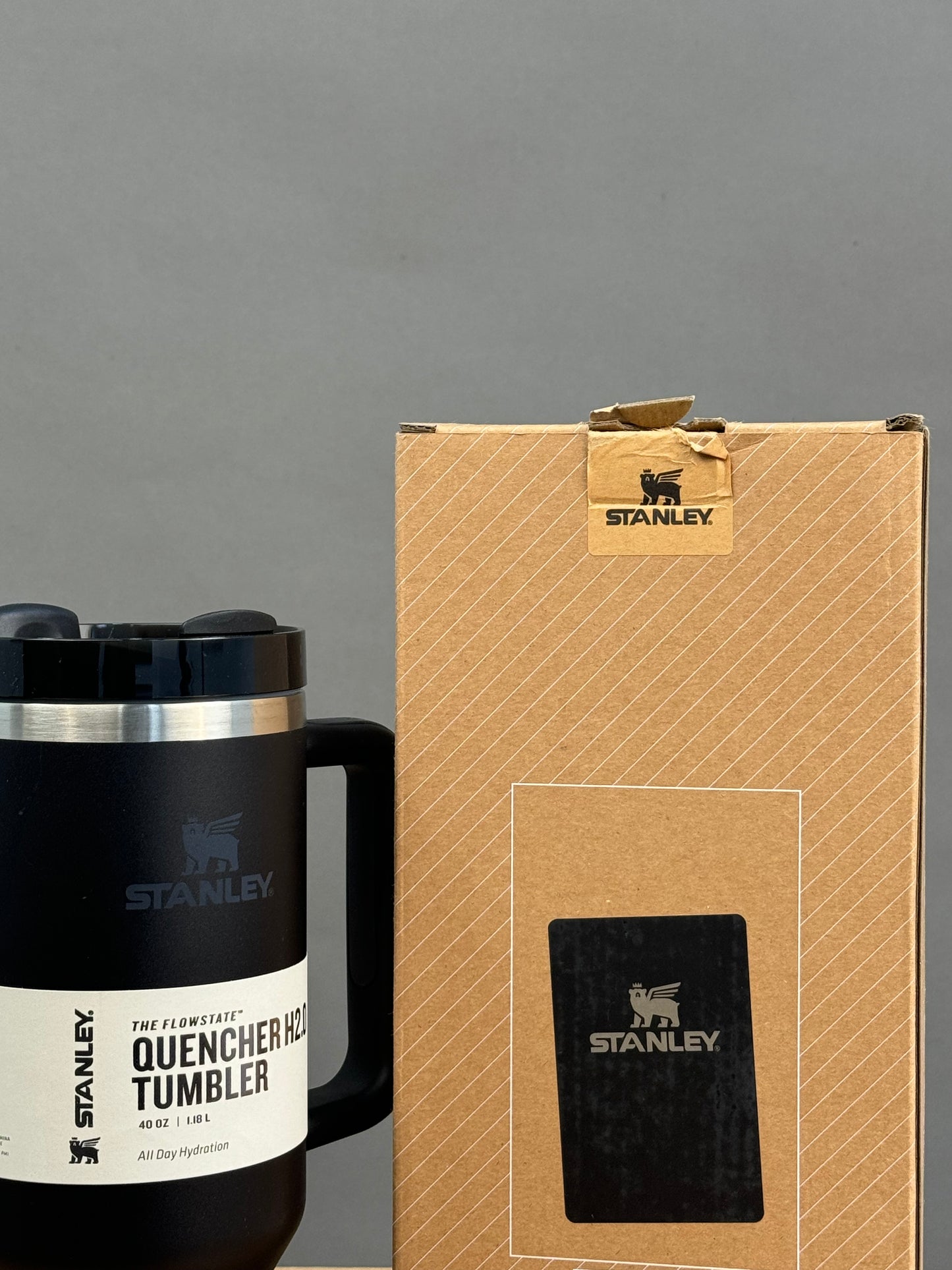 Quencher tumbler in black
40.0Z /1.14L
All day hydration