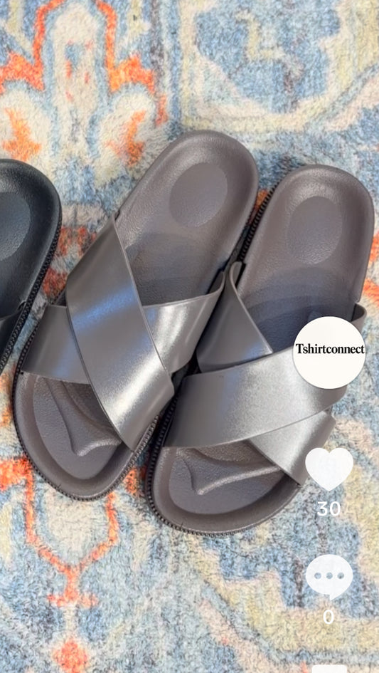 RUBBER CRISS CROSS SLIDE IN GREY