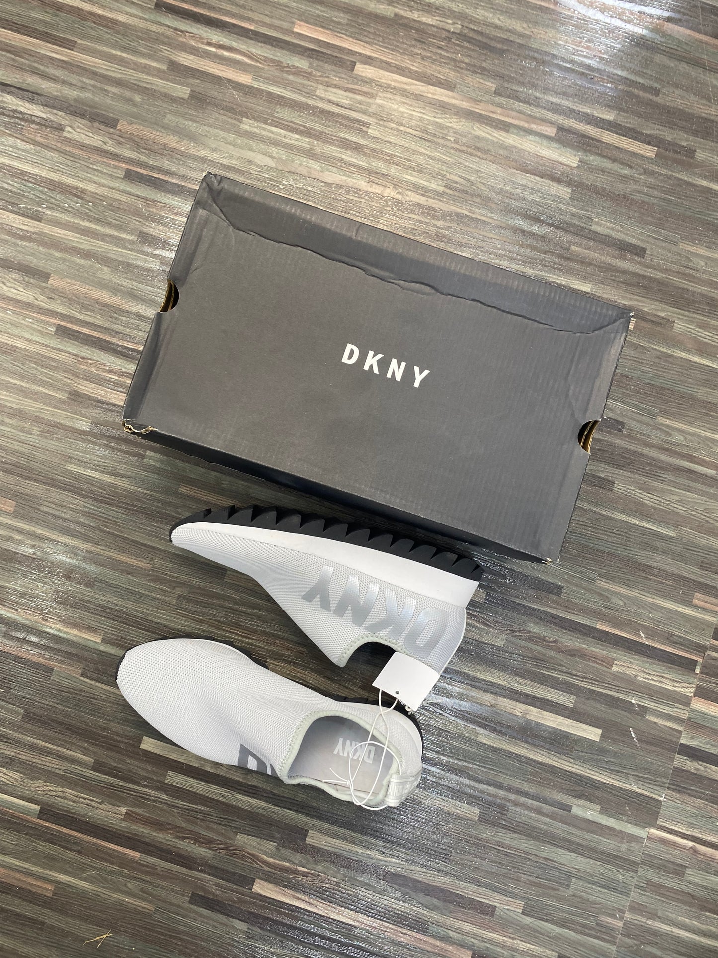 DKNY Sneakers Z092