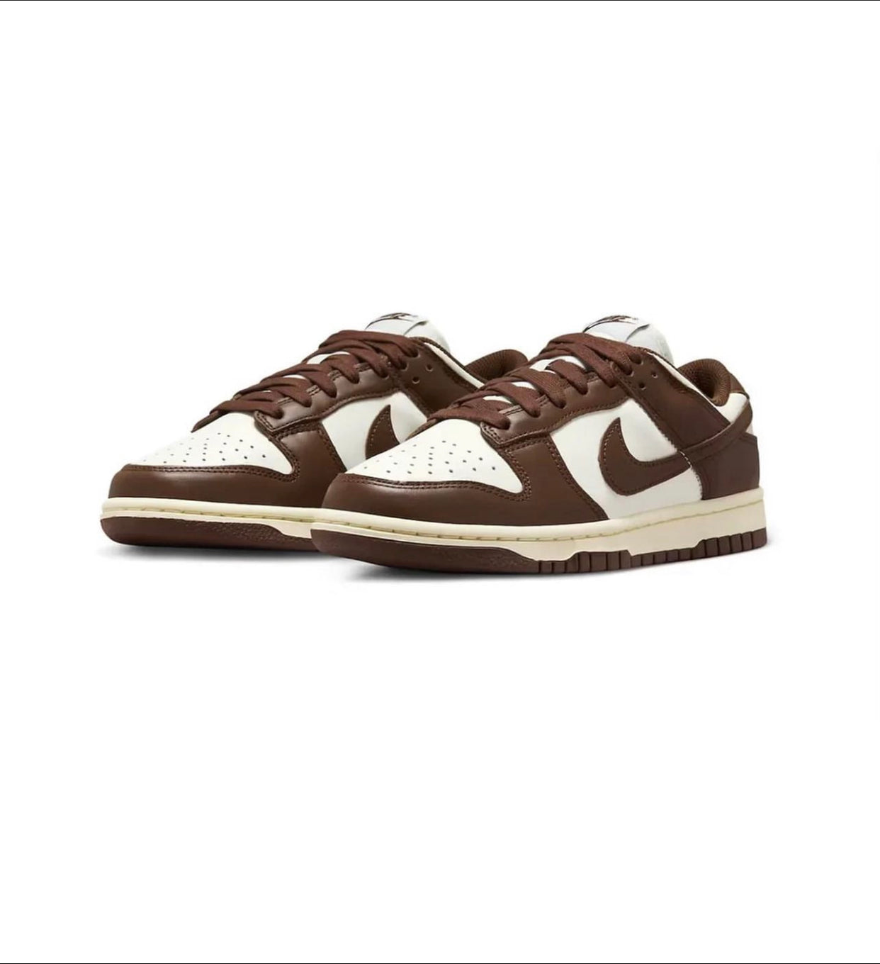 Nike Dunk Low Trainers in Chocolate