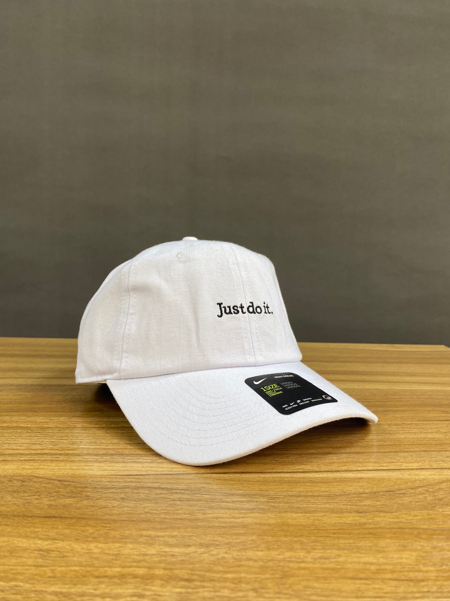 Nike just do it hat in white