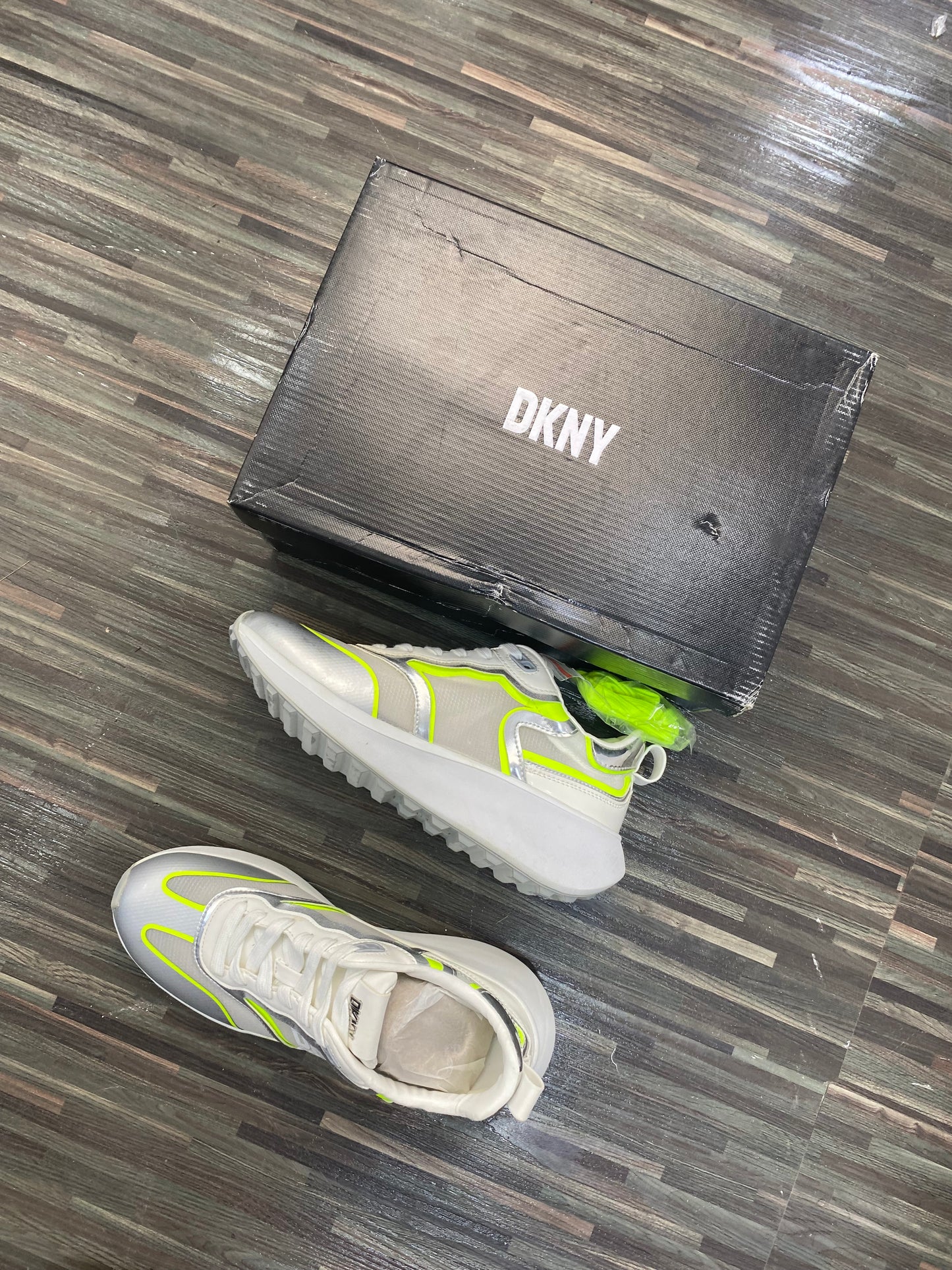 DKNY sneakers Z085