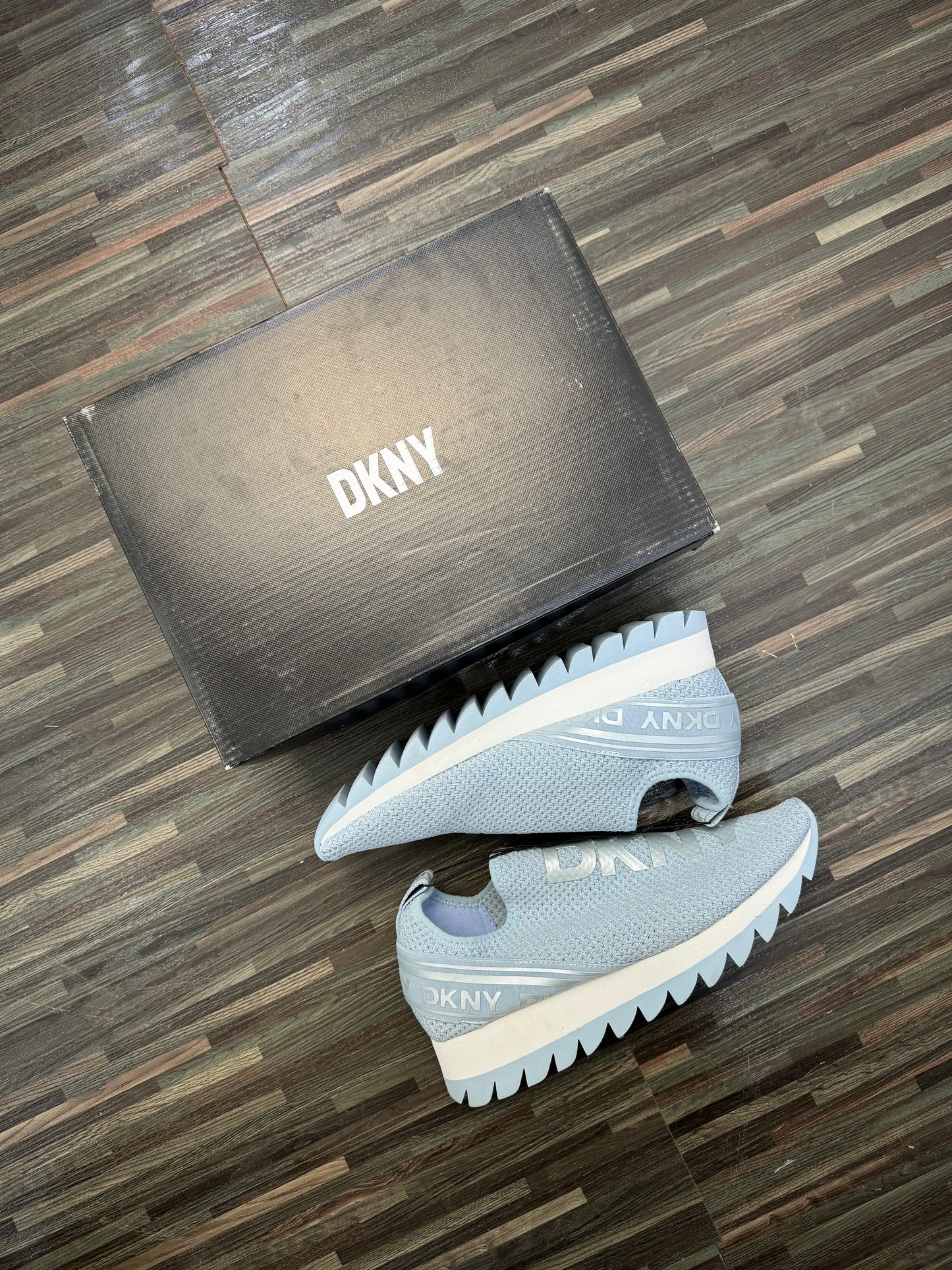 DKNY Sneakers (ladies) Z052