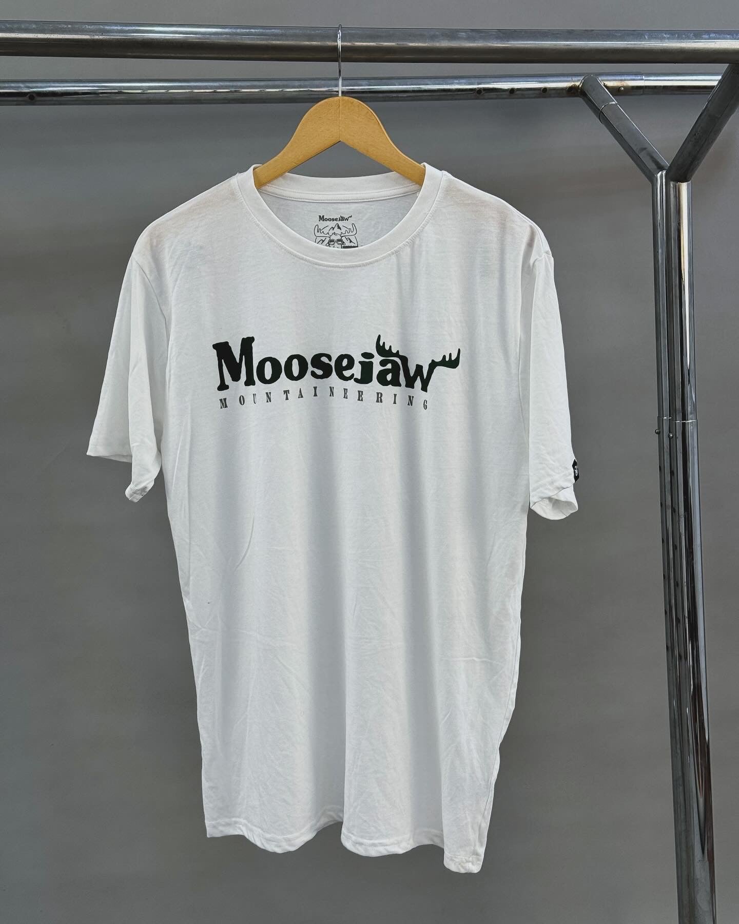 Moosejaw  tee