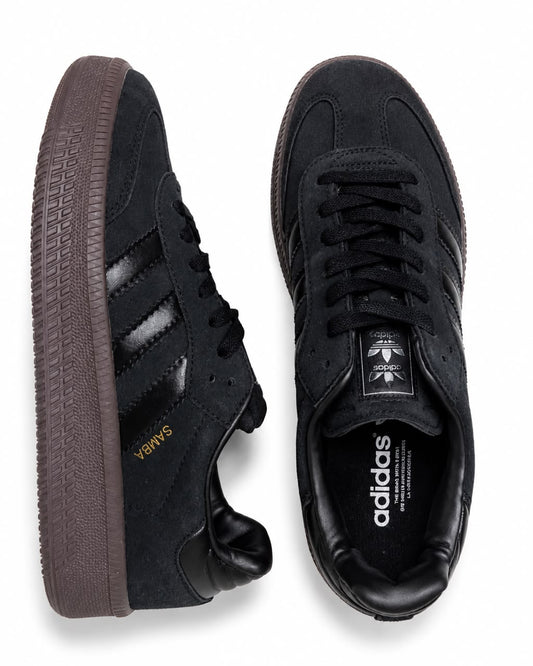 Adidas sneakers in black