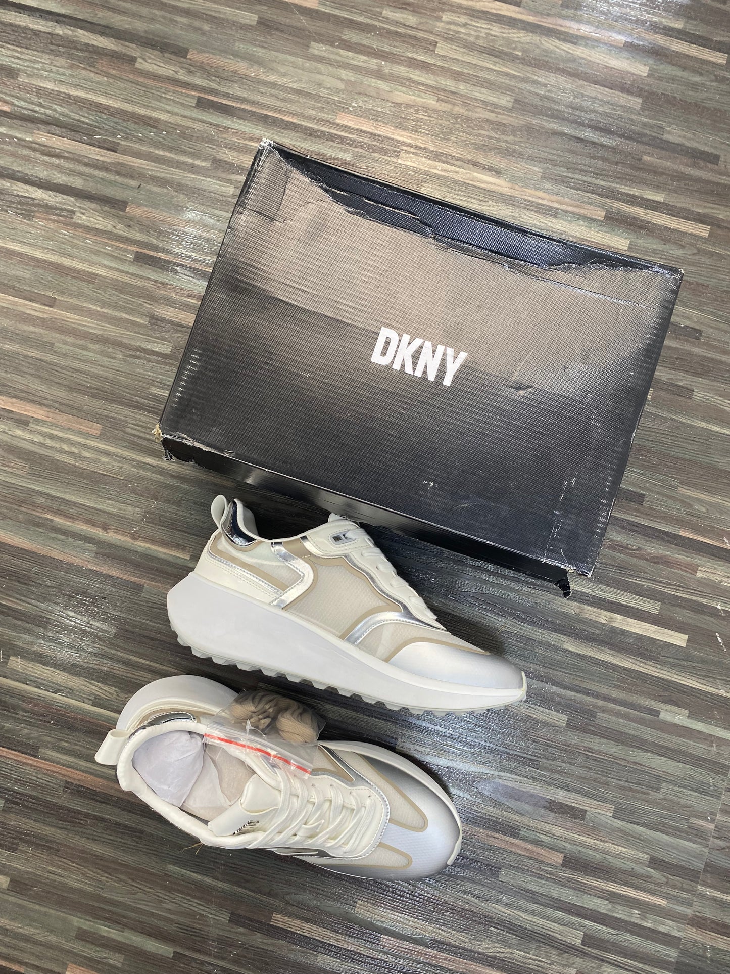 DKNY Sneakers Z091