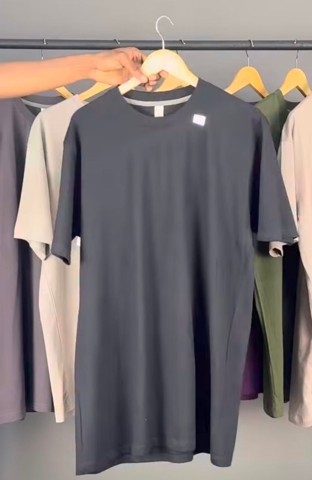 Apparel light weight tee in black