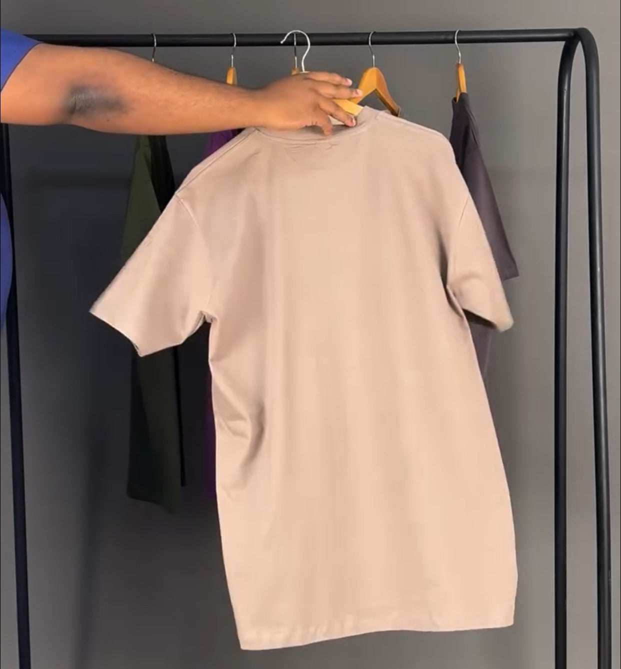 Apparel light weight tee in brown