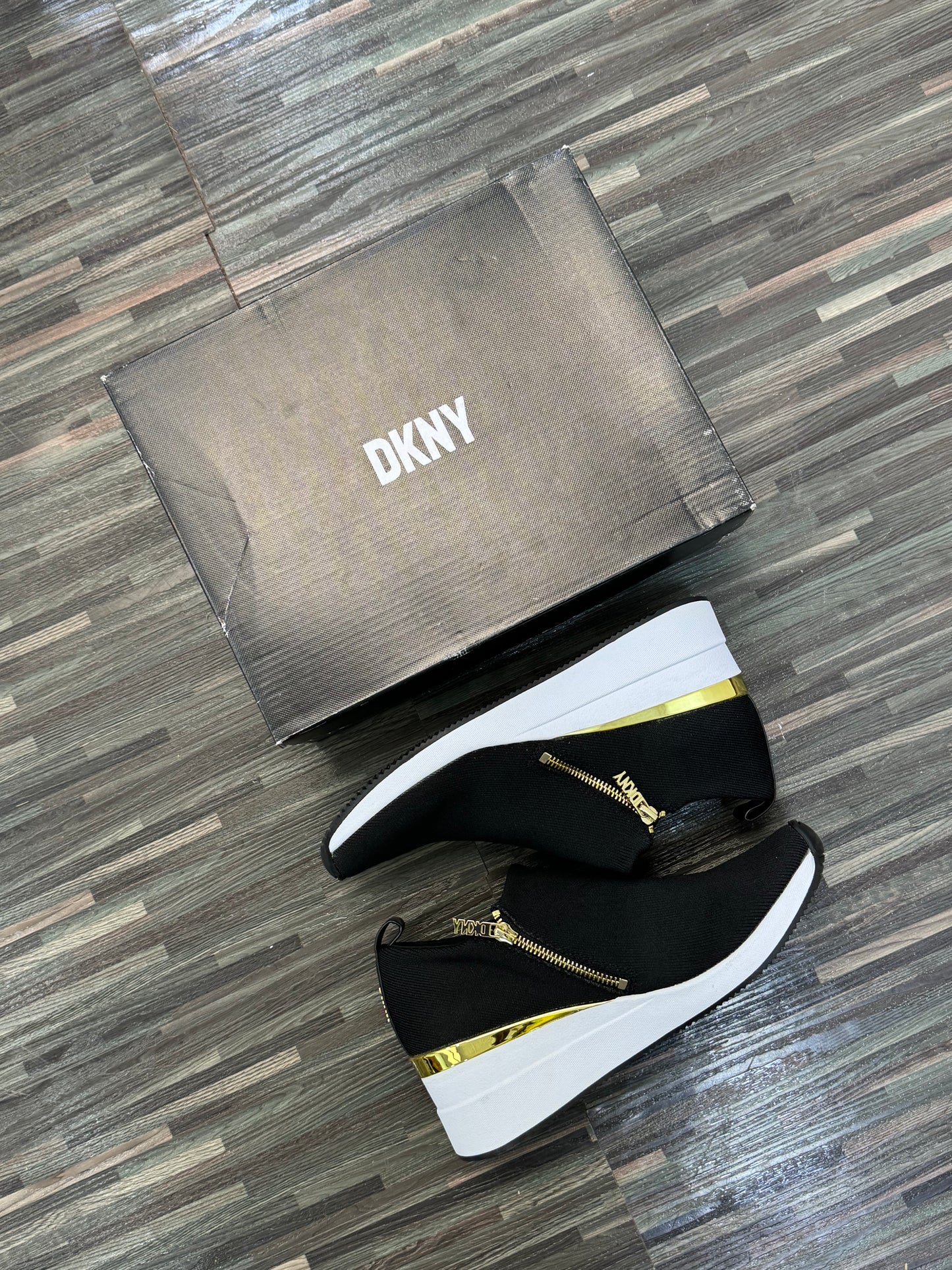 DKNY Sneakers (ladies) Z051