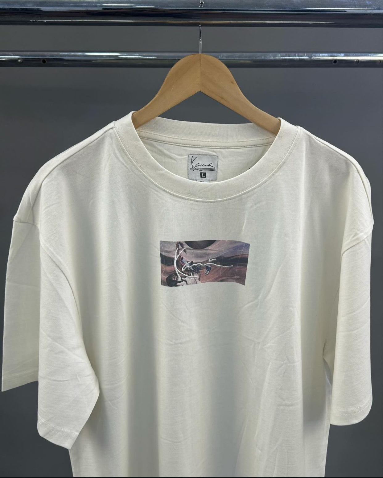 Karl kani meterverse oversized tee in cream