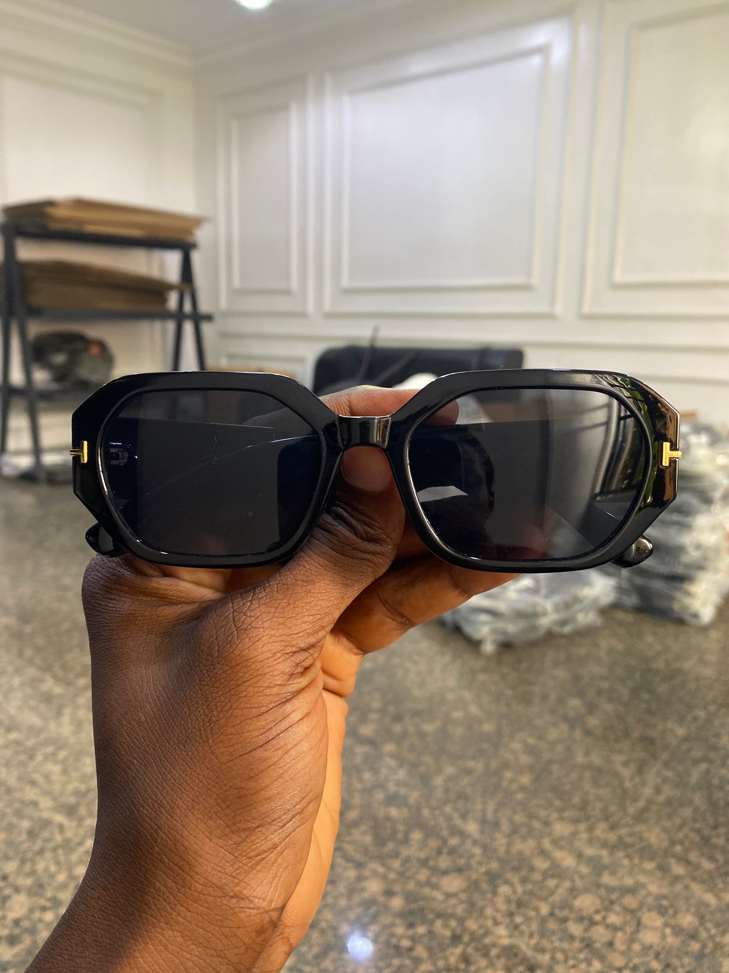 Female sunglasses in black