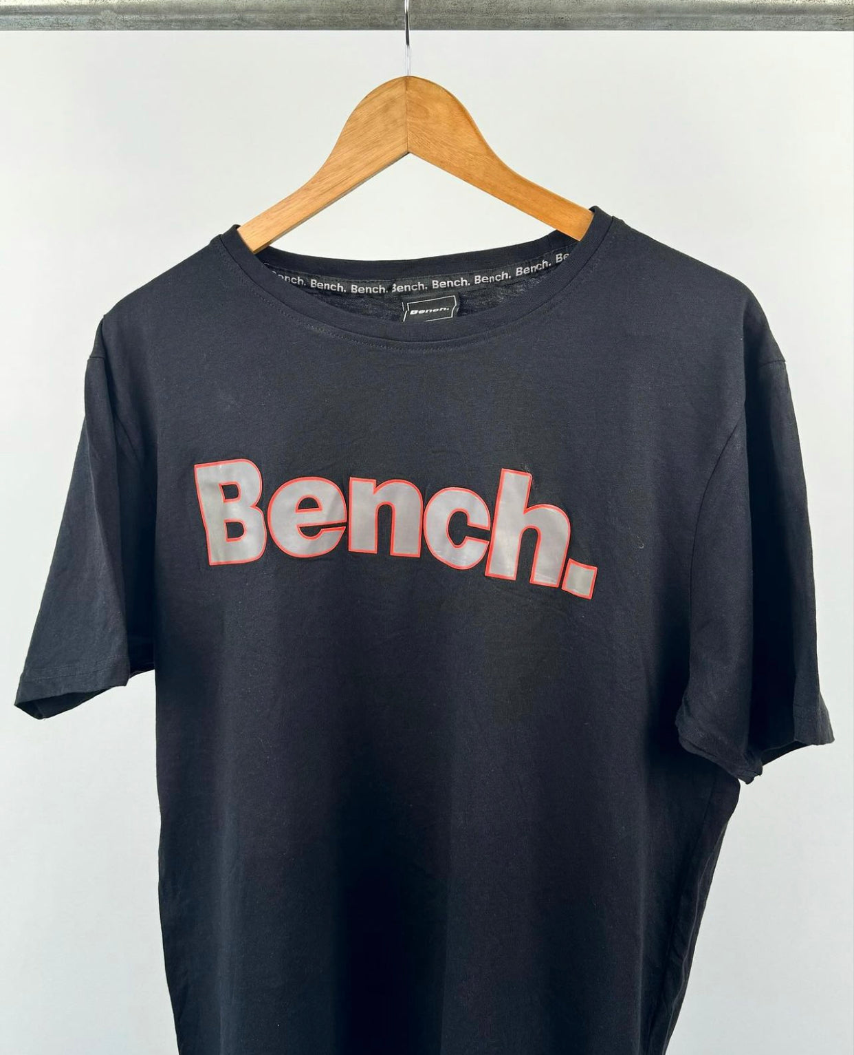 Bench tee