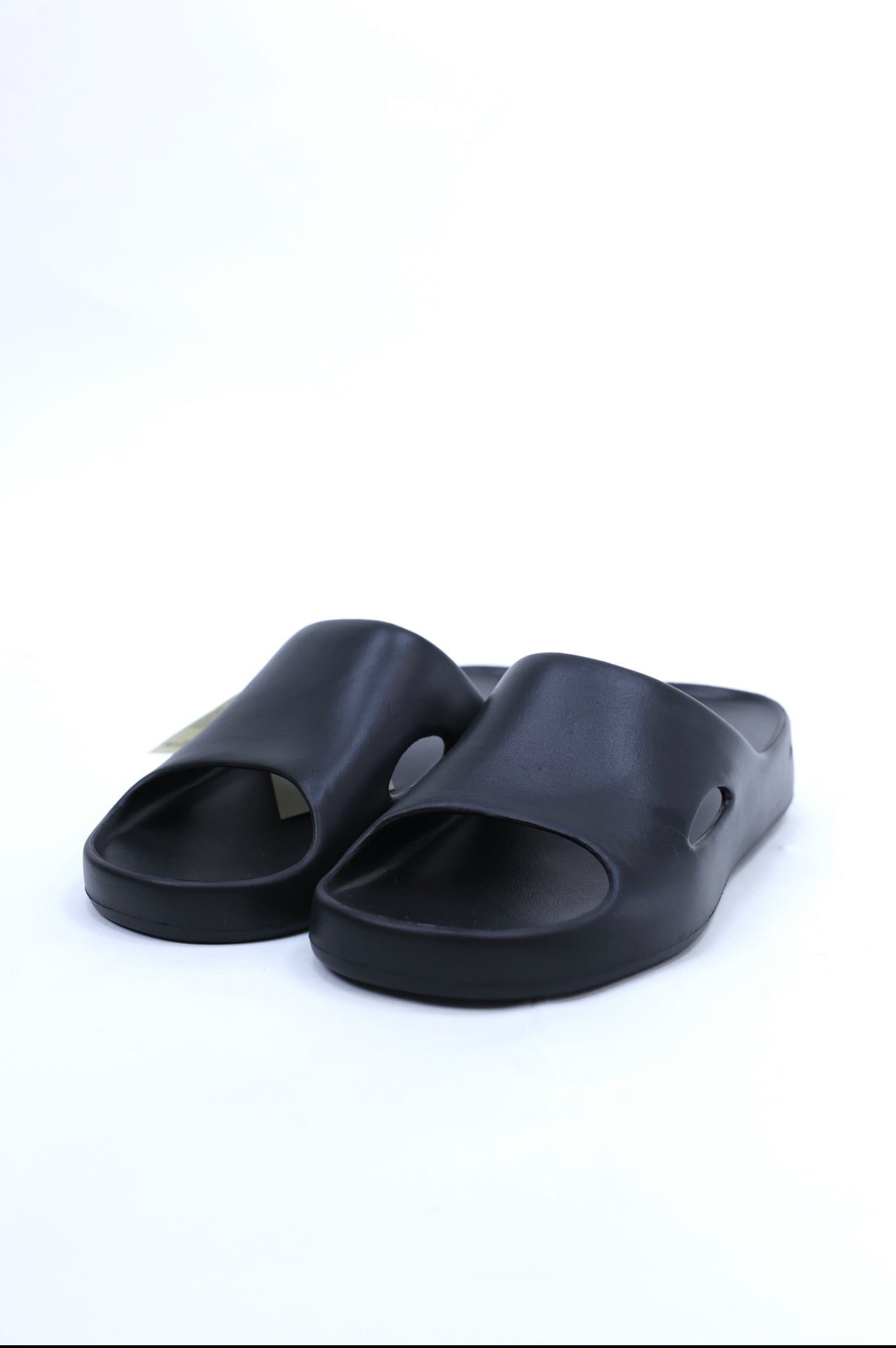 ZARA JET FOAM SLIPPERS IN BLACK