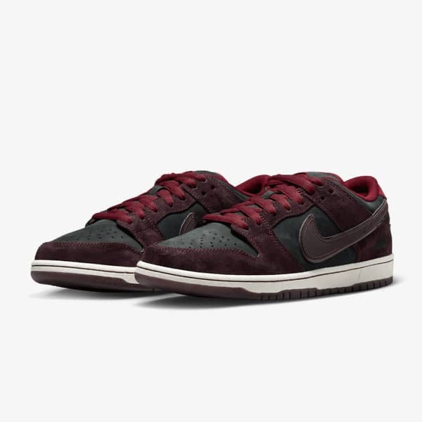 Nike Dunk QS Riot Sneakers
