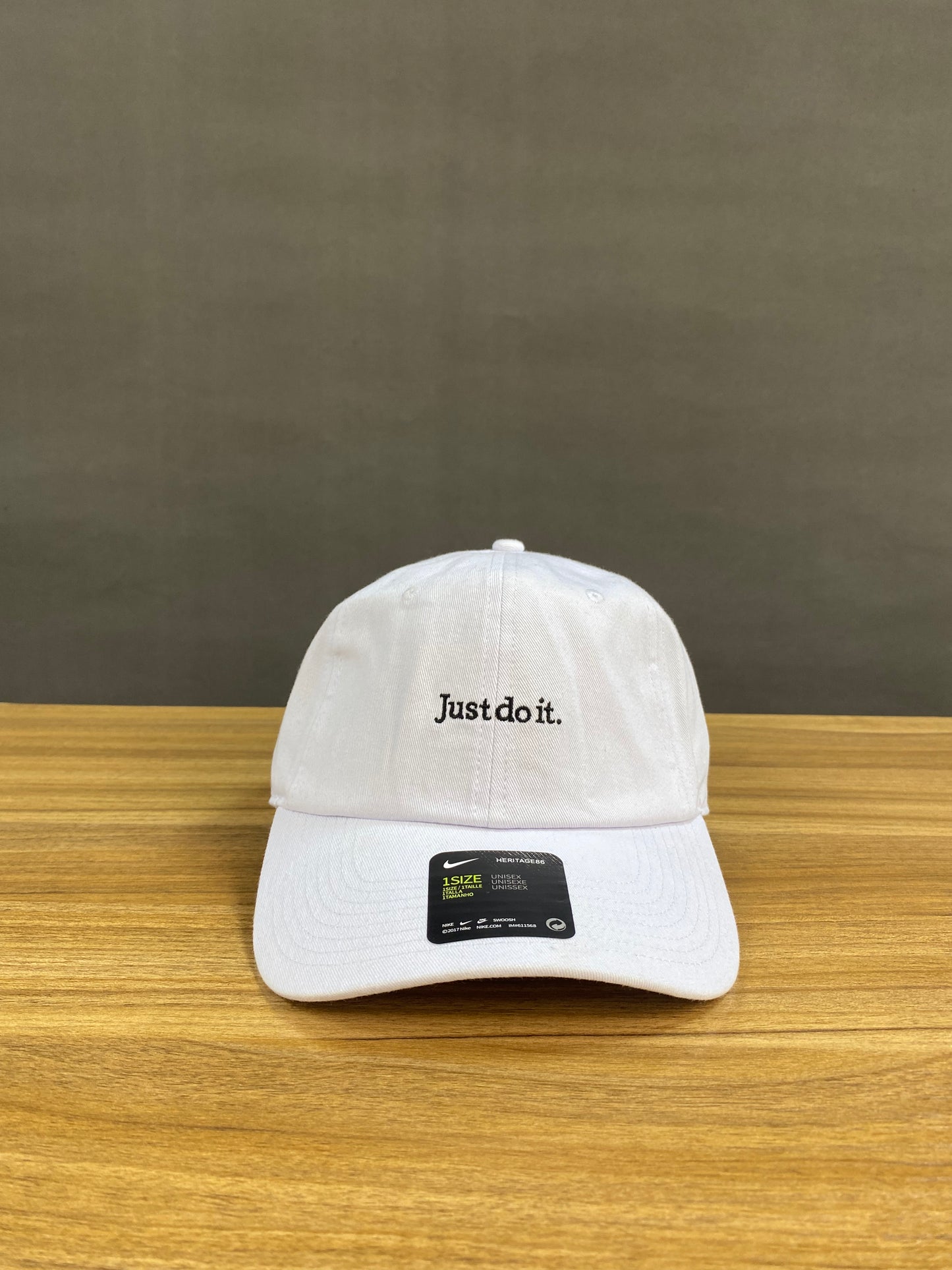 Nike just do it hat in white