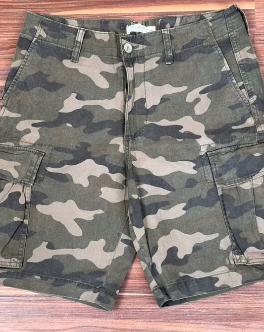 Pull and bear cargo short in camp