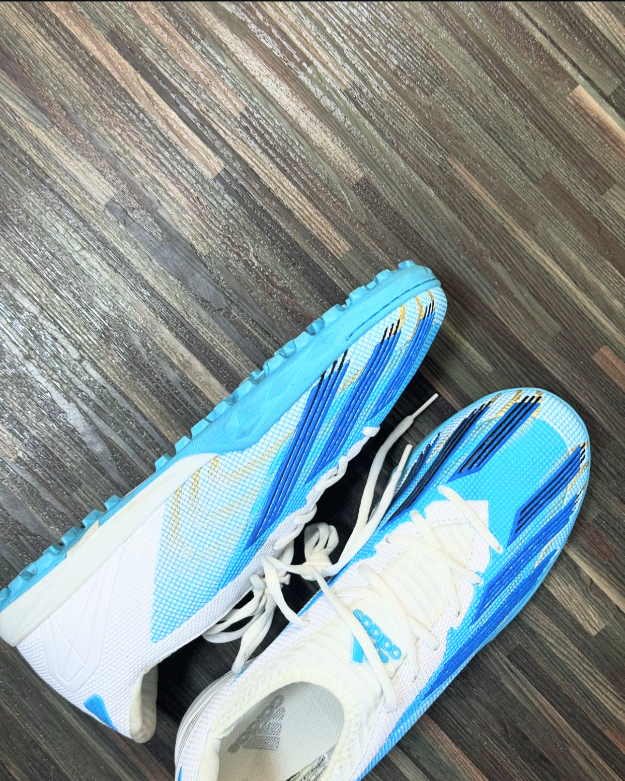 Studless football boot
