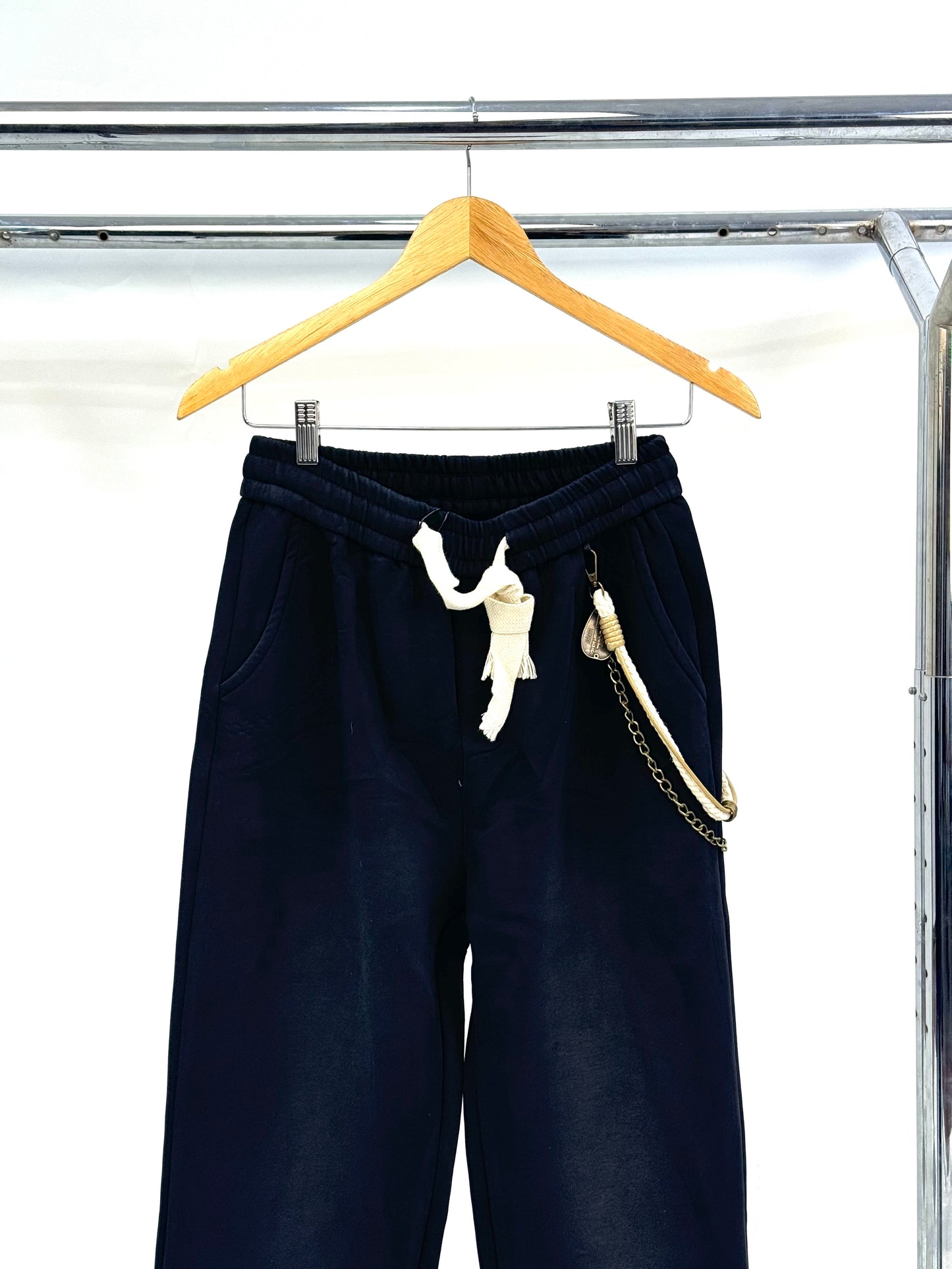 Jogger pant with holder