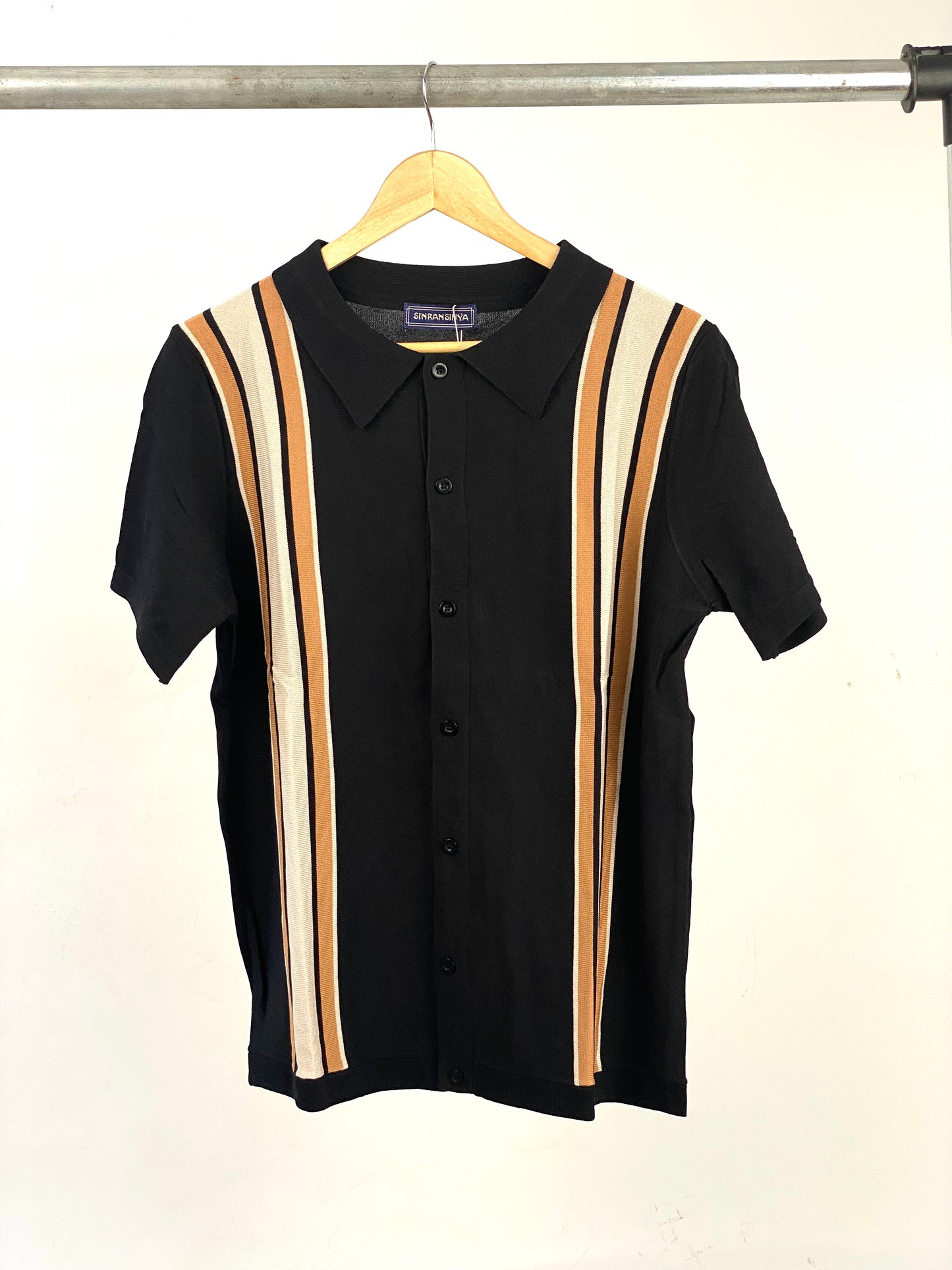 Knitted polo in Black and brown