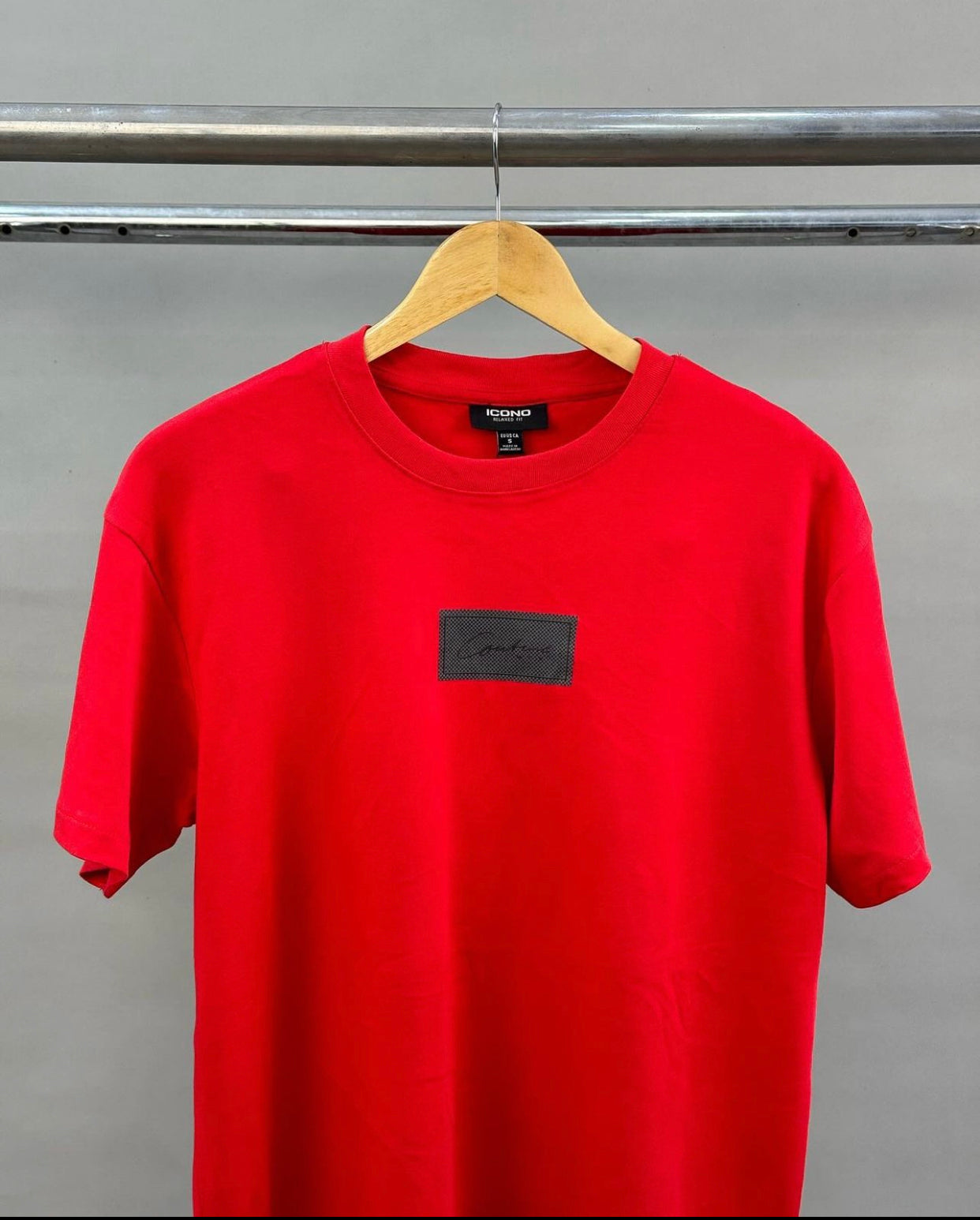 Iconic culture tee in Red