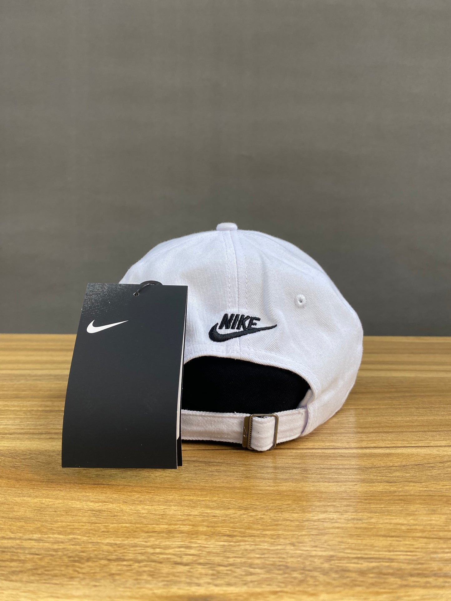 Nike just do it hat in white