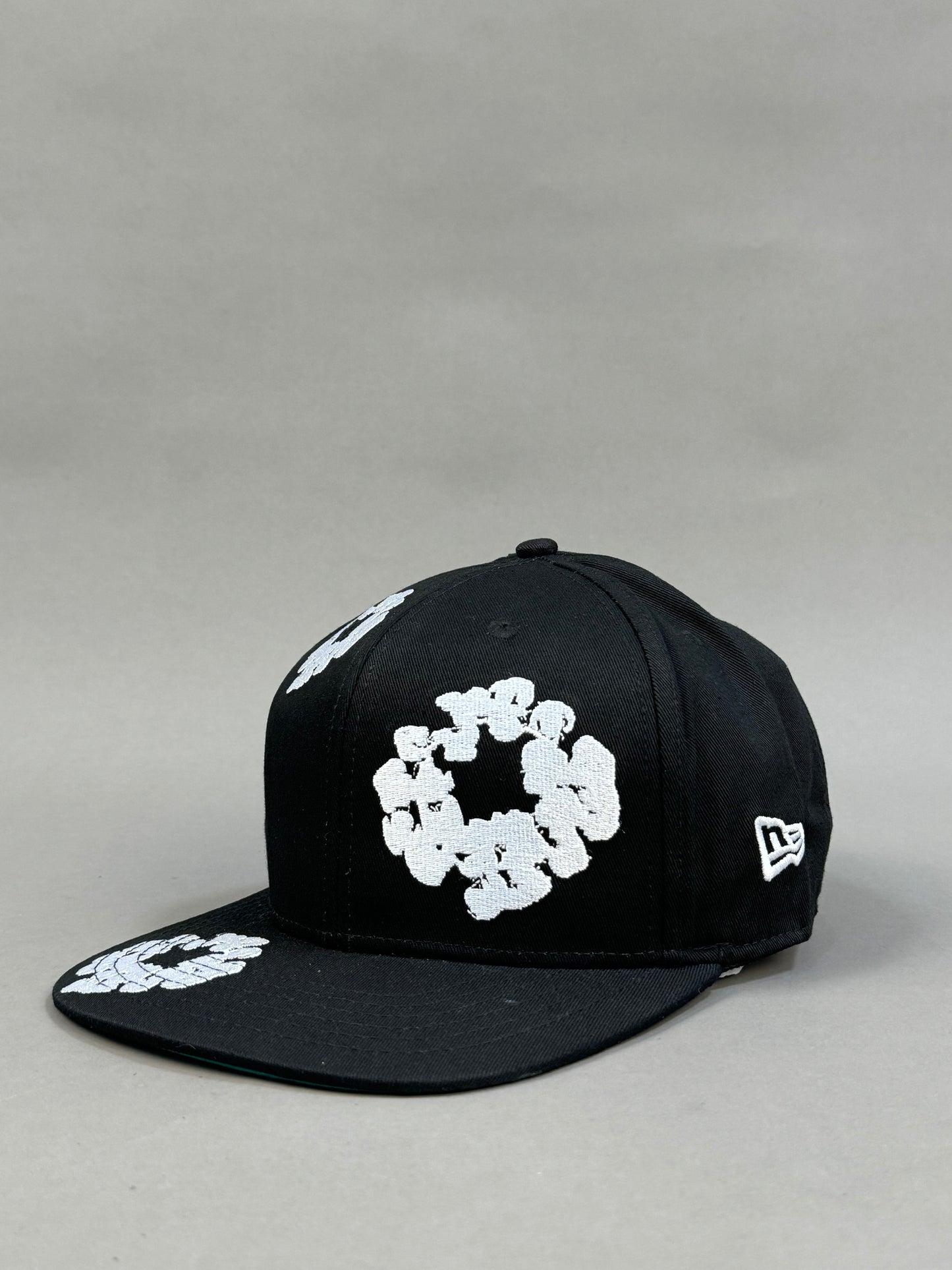 Black fitted hat