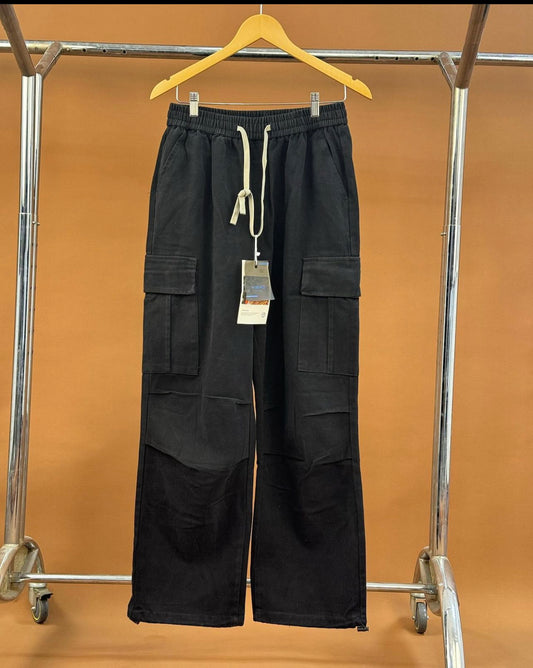 Yibao cargo pants in black