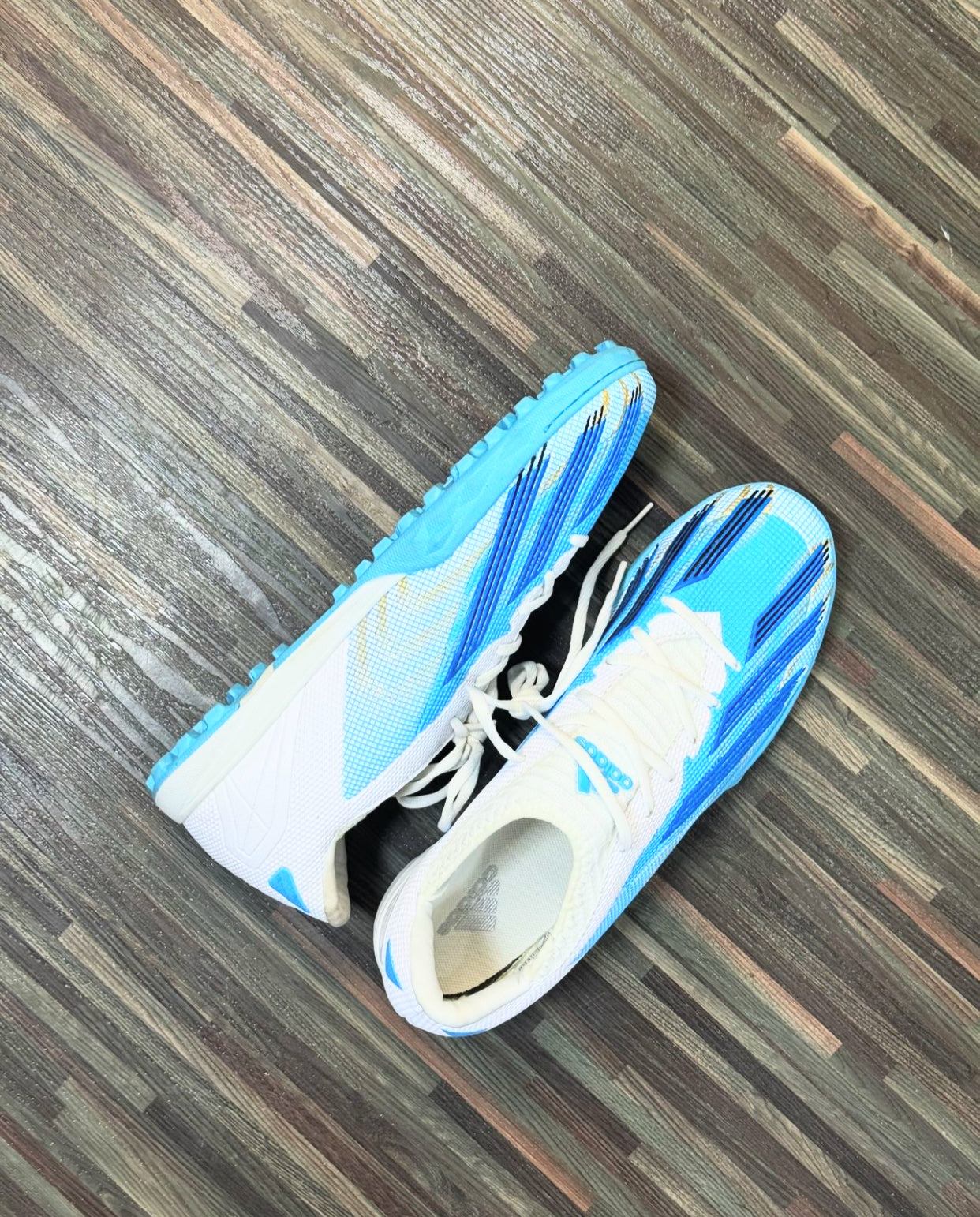 Studless football boot