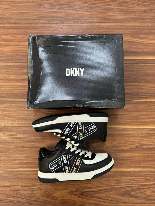 DKNY Sneakers Z105