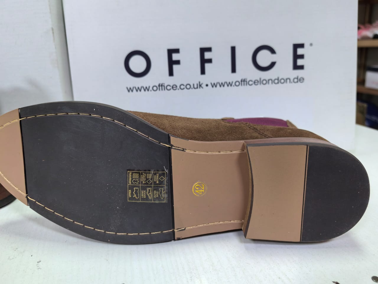 Office Chelsea boot in chocolate
burgundy