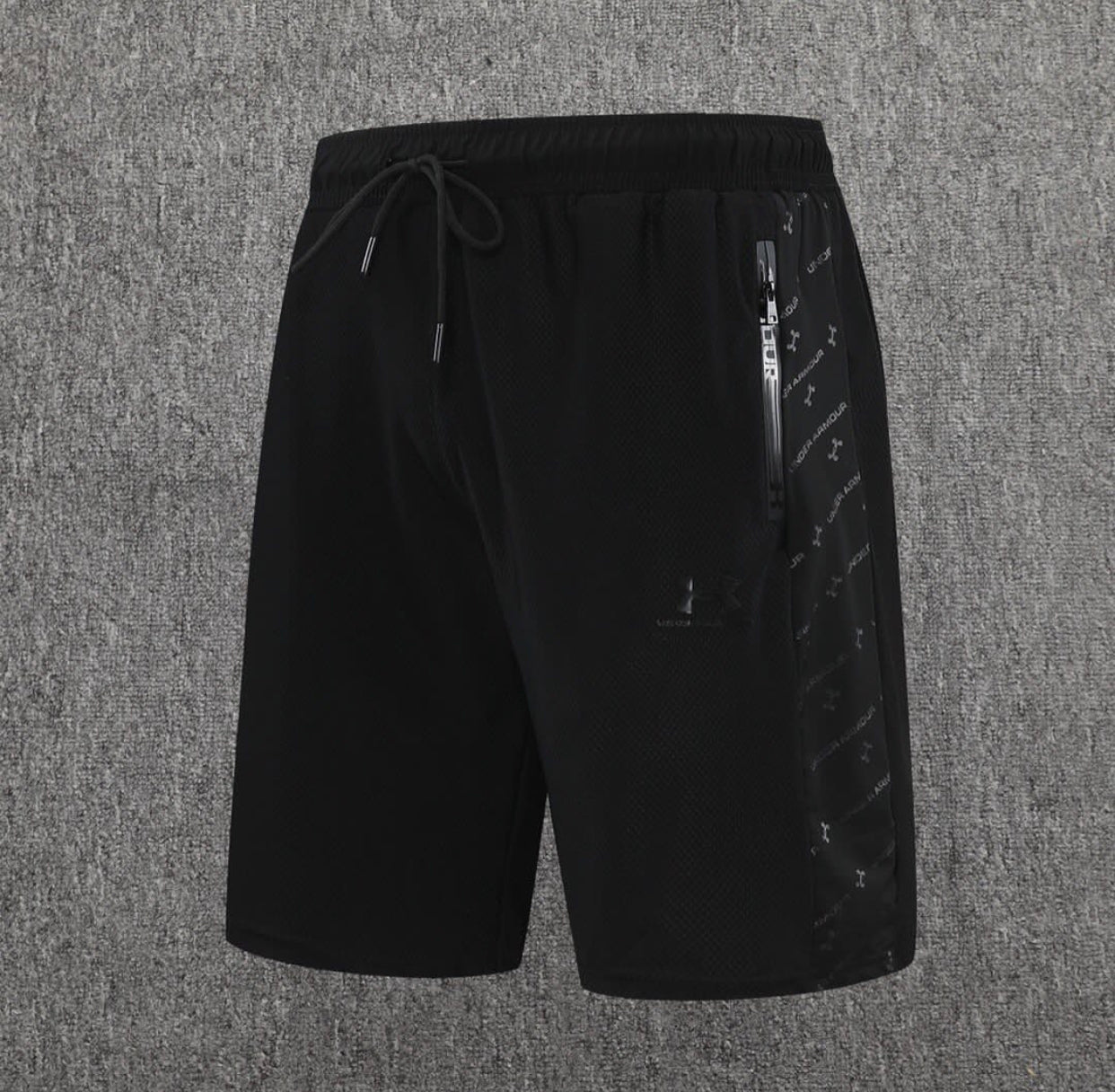 Underamour short in all black 3954