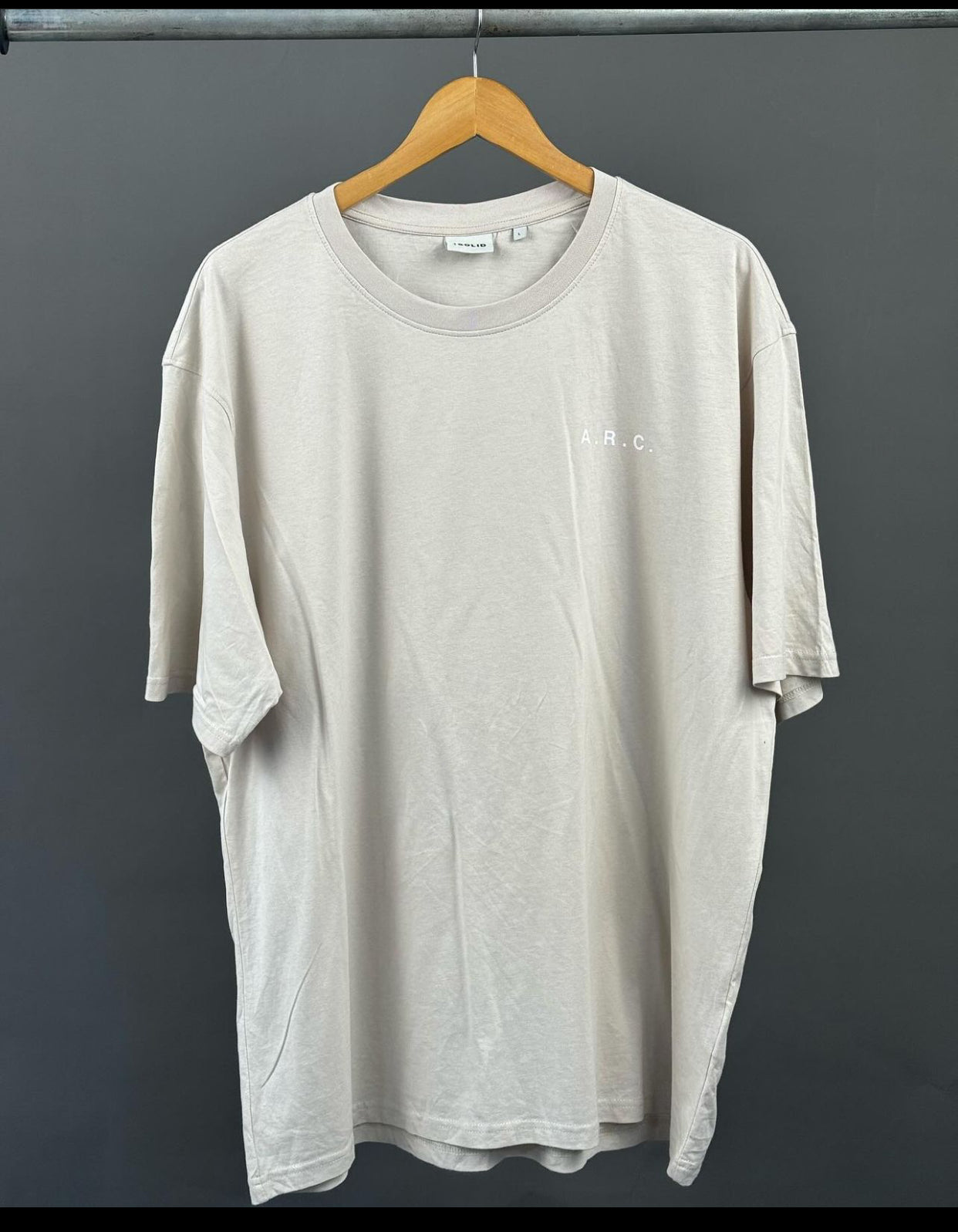 Isolid arc tee